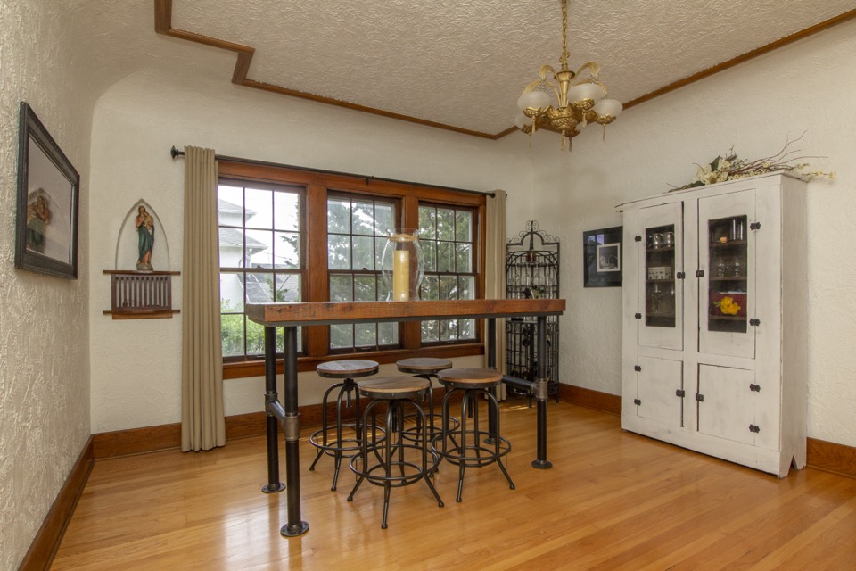 mainrealestate32